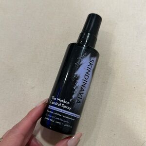 Skindinavia maskne control spray prevents breakouts oil free paraben free 4 oz
